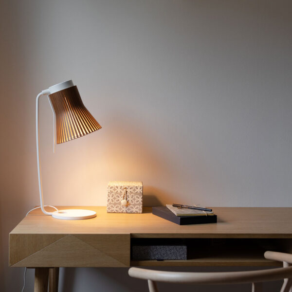 Secto Design Petite 4620 -pöytävalaisin