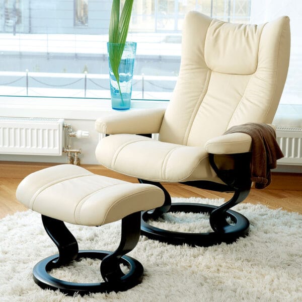 Stressless Wing-lepotuoli vaalealla nahalla, miljöökuva