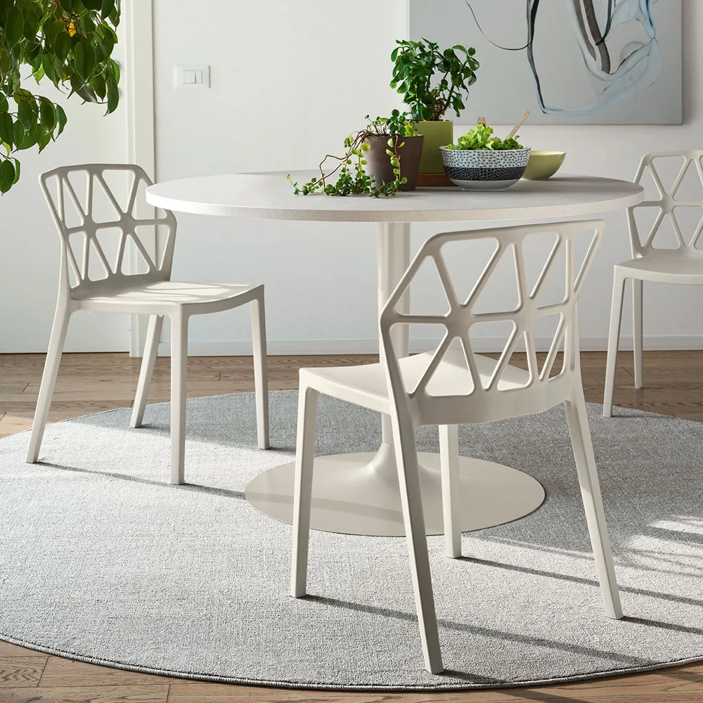 Connubia Alchemia-tuolit ja Planet-pöytä