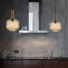 Valaisin Grönlund Lantern-riippuvalaisin, messinki ja shampanjalasi keittiömiljöössä