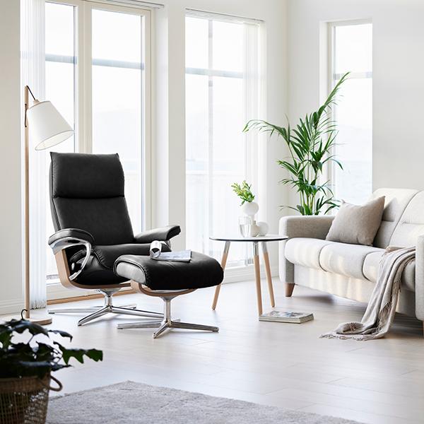 Stressless Aura-lepotuoli Cross-jalalla