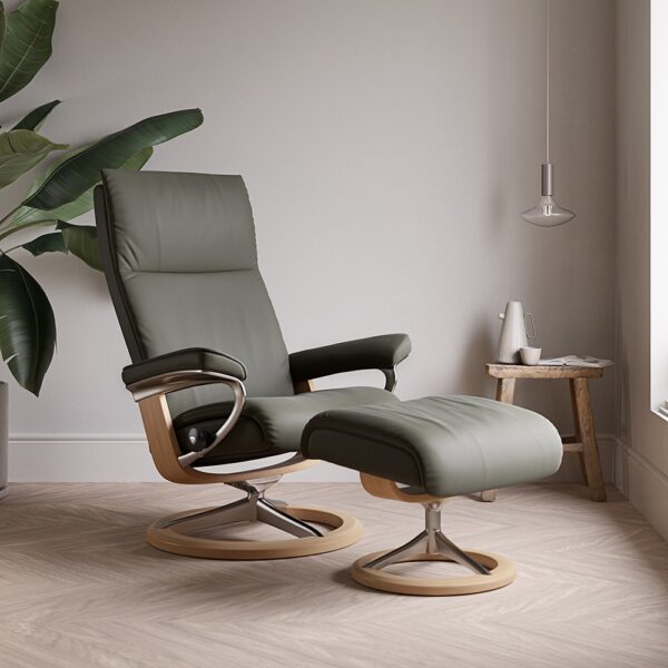 Stressless Aura-lepotuoli Signature-jalalla