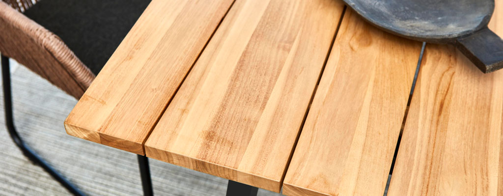 Kuinka tiikkisiä terassikalusteita huolletaan? | Brafab Laurion-ruokapöytä