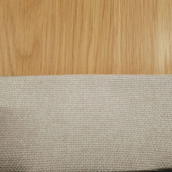 KruunuDesign Harmony-vuodesohvan kangasnäyte, vaalea ivory