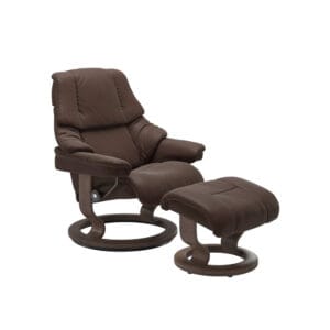 Stressless Reno-lepotuoli rahilla, ruskea Paloma Chestnut-nahkaverhoilu ja Classic-jalka pähkinäpuulla