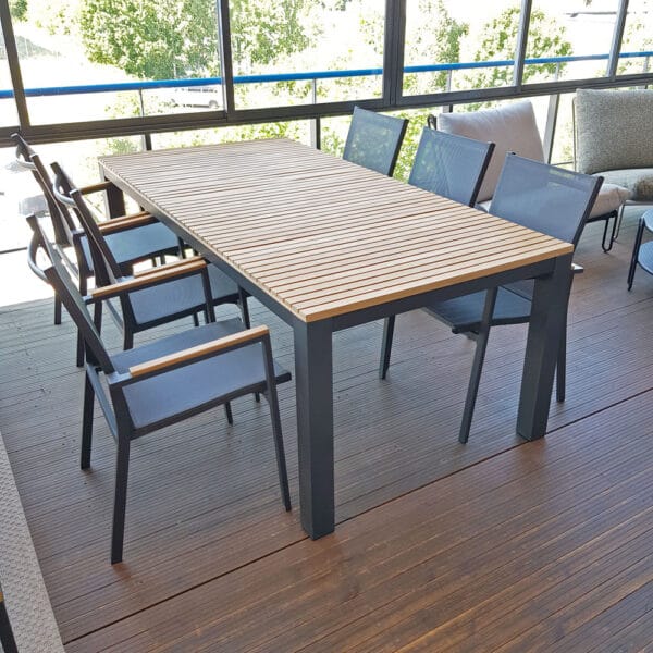 Puutarhakalusteiden outlet Tampere | KruunuDesign Frankfurt-ruokailuryhmä 6 hengelle