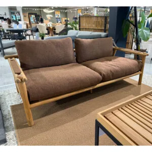 KruunuPuutarhakalusteiden outlet Turku | Cane-line Sticks-ulkosohva, tiikkirunko ja ruskeat pehmusteet