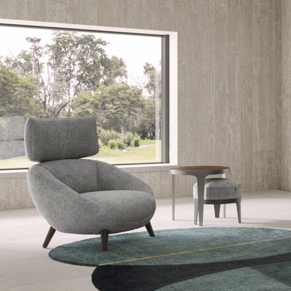 Natuzzi Italia Luna-nojatuoli. Miljöökuvassa harmaa kangasverhoilu.
