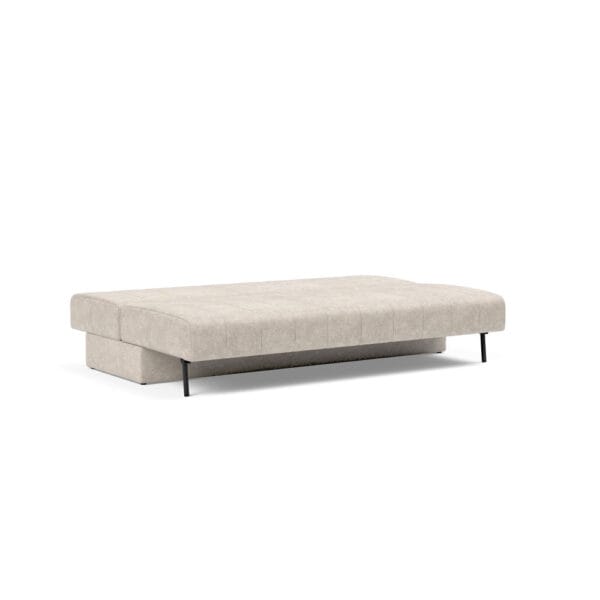 Innovation Living Akello-vuodesohva ilman käsinojia, vuodemekanismi. Vaalea Avella Sand 280 -kangasverhoilu.