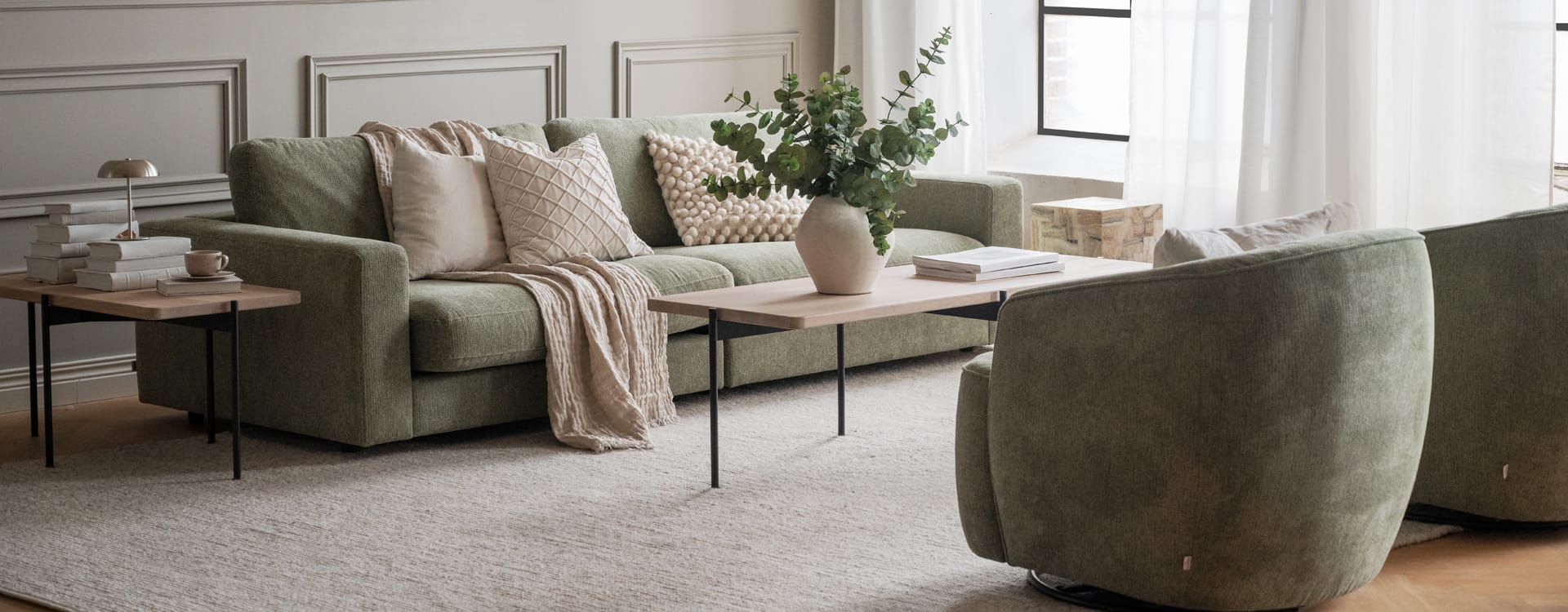 Artikkelikuva | Rowico Duncan-sohva, Dermot-nojatuolit, Shelton-sohvapöytä