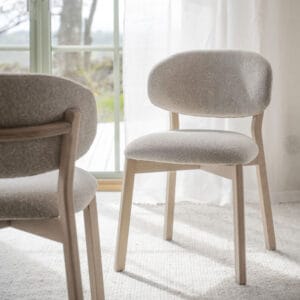 Rowico Patterson-tuoli, valkopesty. Miljöökuva.