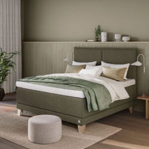 Svane Athena DeLuxe -jenkkisänky, vihreä verhoilu. Miljöökuva.