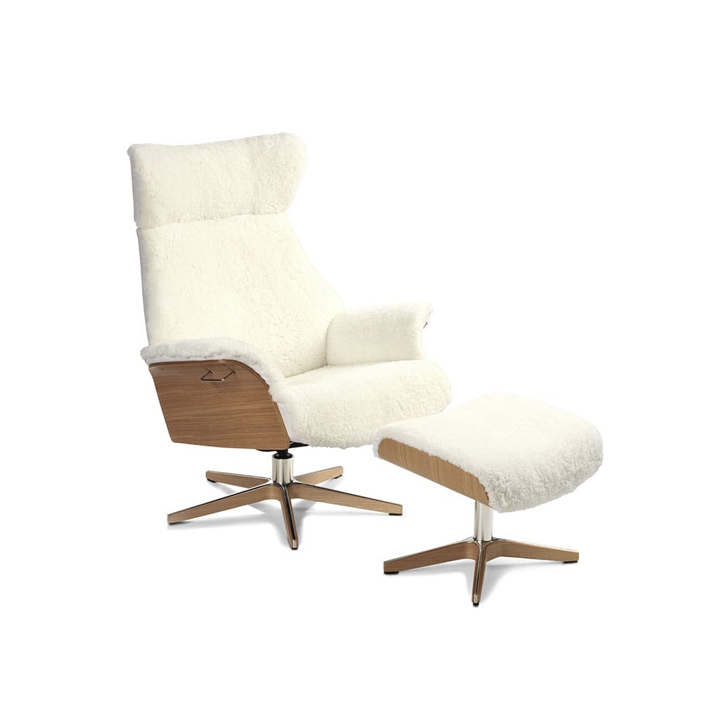 Conform Air-lepotuoli valkoisella lampaantaljalla.