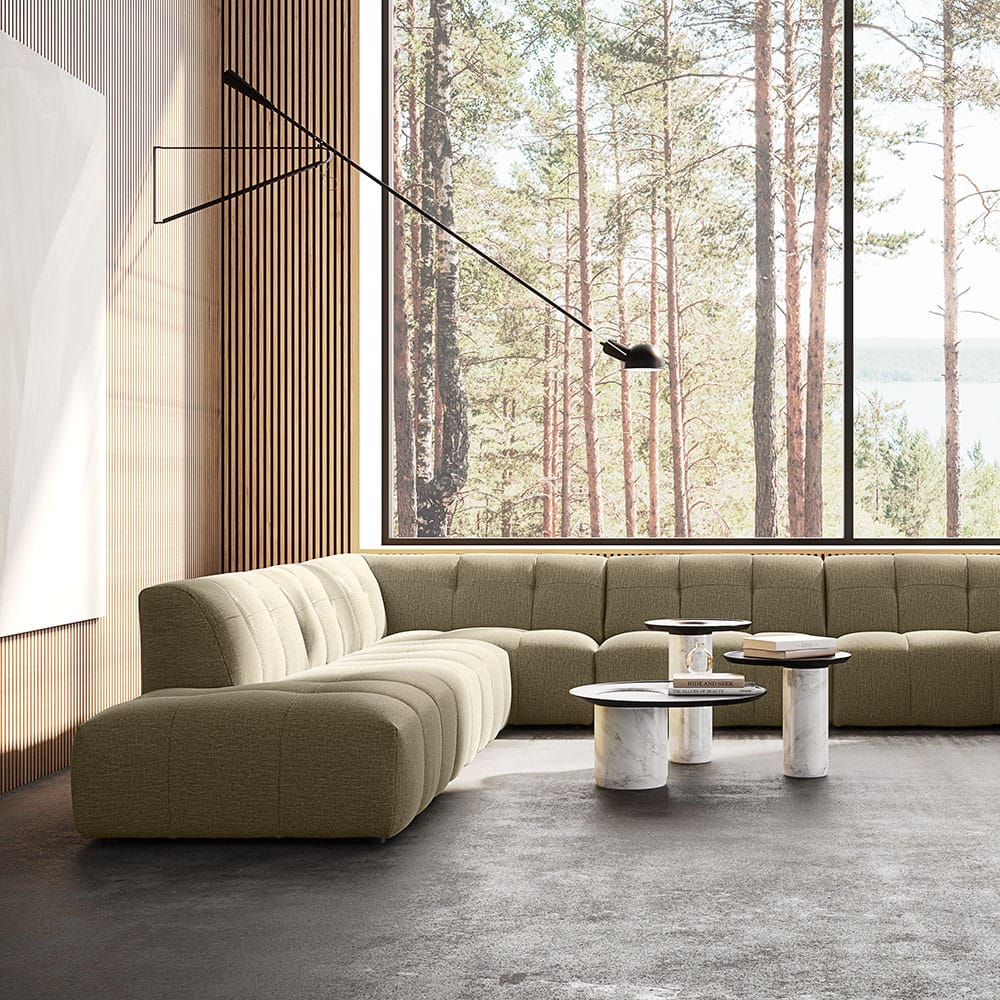 Furninova Chess-sohva, vihreä Marsel Light Green -kangasverhoilu. Miljöökuva.