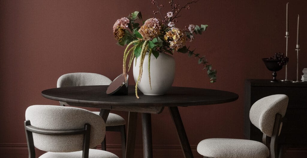 Artikkelikuva | Rowico Ruskea Clapperton-ruokapöytä ja Patterson-tuolit