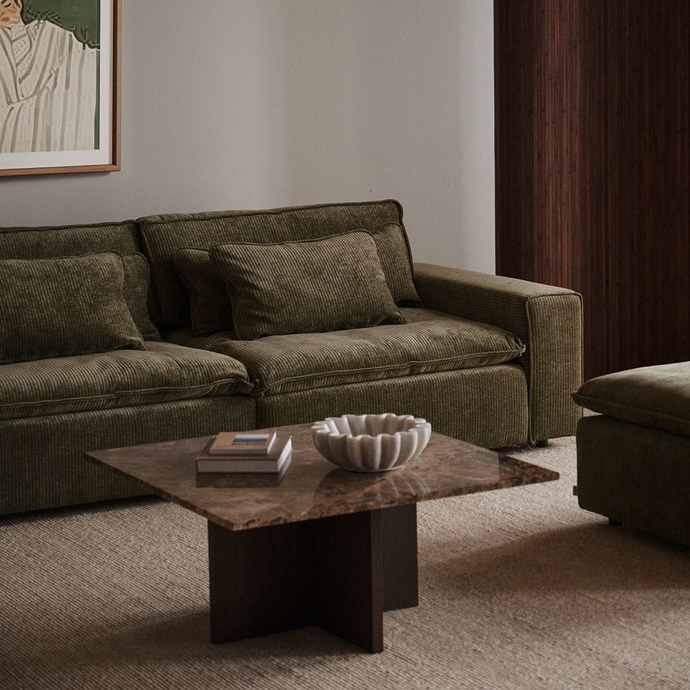 Rowico Home Rawlins-sohva, tummanvihreä sametti. Miljöökuva.