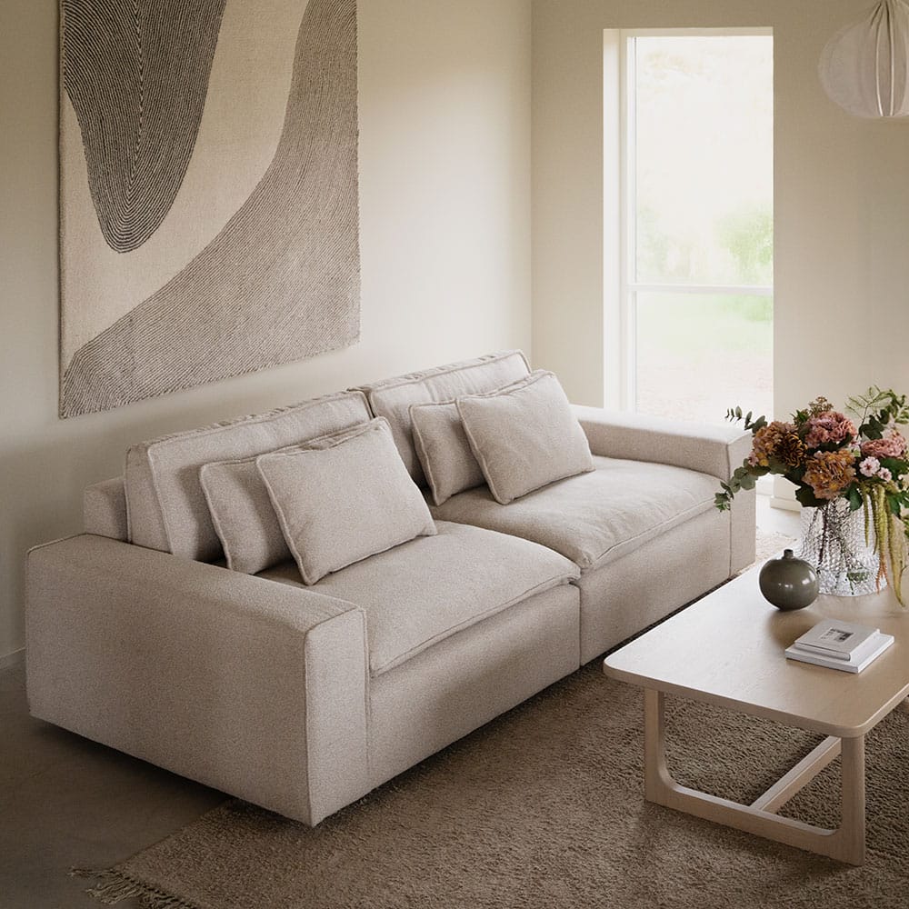 Rowico Rawlins-sohva, vaalea beige. Miljöökuva.