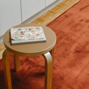 VM Carpet | Usva-nukkamatto, poltettu oranssi. Miljöökuva.