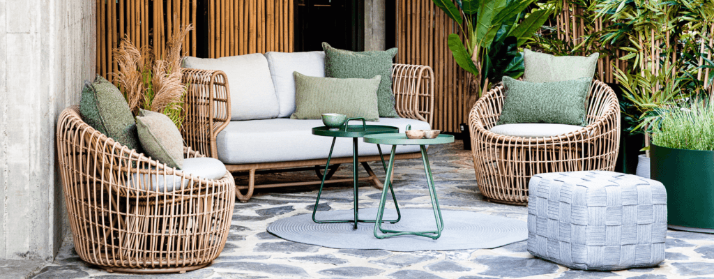 Artikkelikuva | Cane-line Nest-ulkosohva ja nojatuolit. Miljöö.