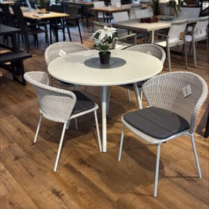Cane-line neljän hengen Area-ruokailuryhmä terassille, outlet Vantaa