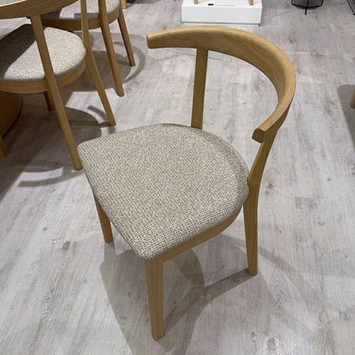 Skovby #117-ruokailuryhmä ja #52-tuolit. Outlet Turku.