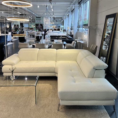 Natuzzi Editions Dado-kulmadivaanisohva, valkoinen. Outlet Turku.