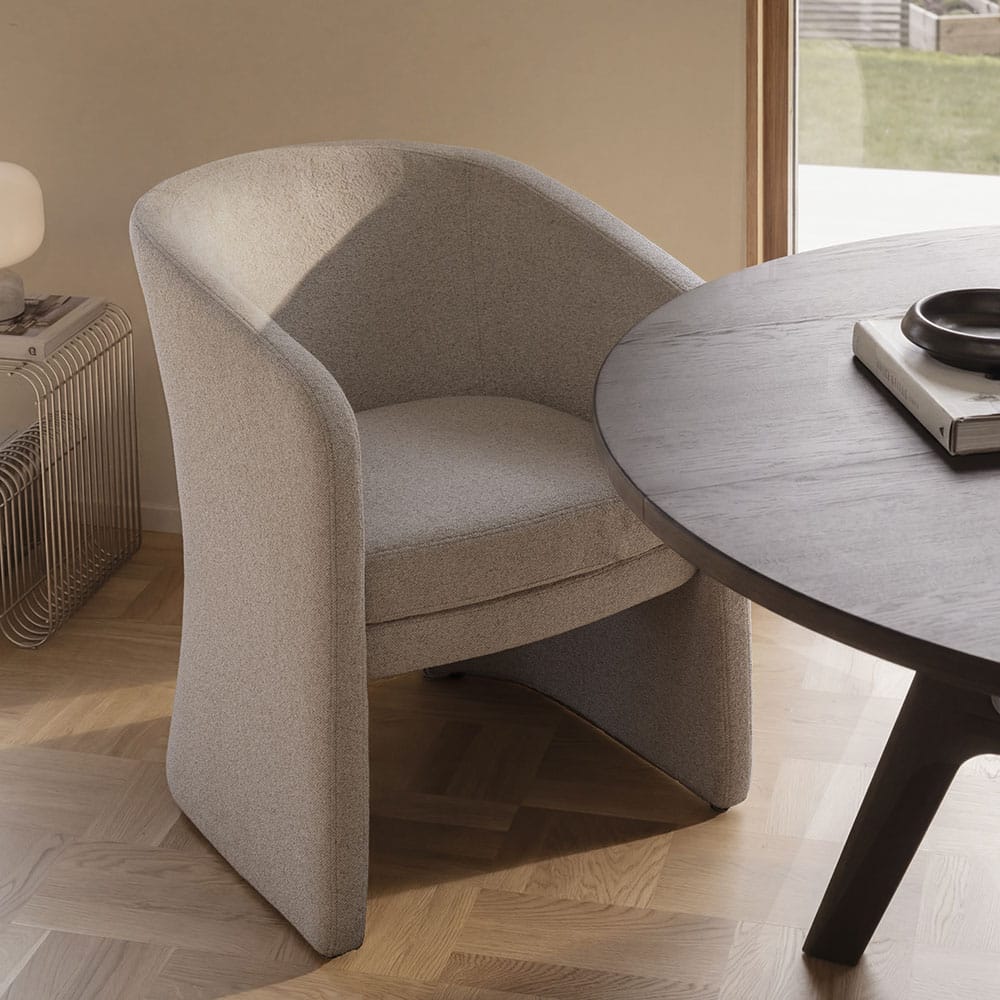 Rowico Home Jessup-nojatuoli, beige. Miljöökuva.